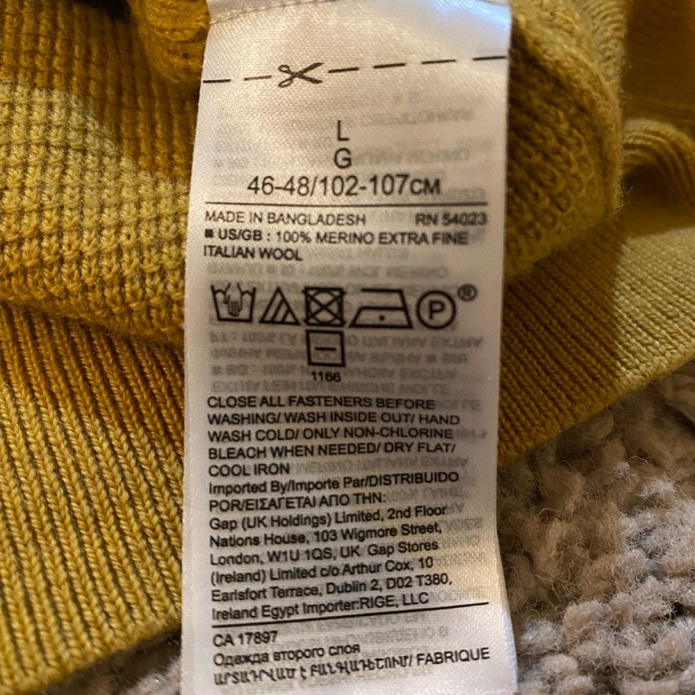 Banana Republic Men's Mustard Crewneck Sweater - Picture 4 of 4